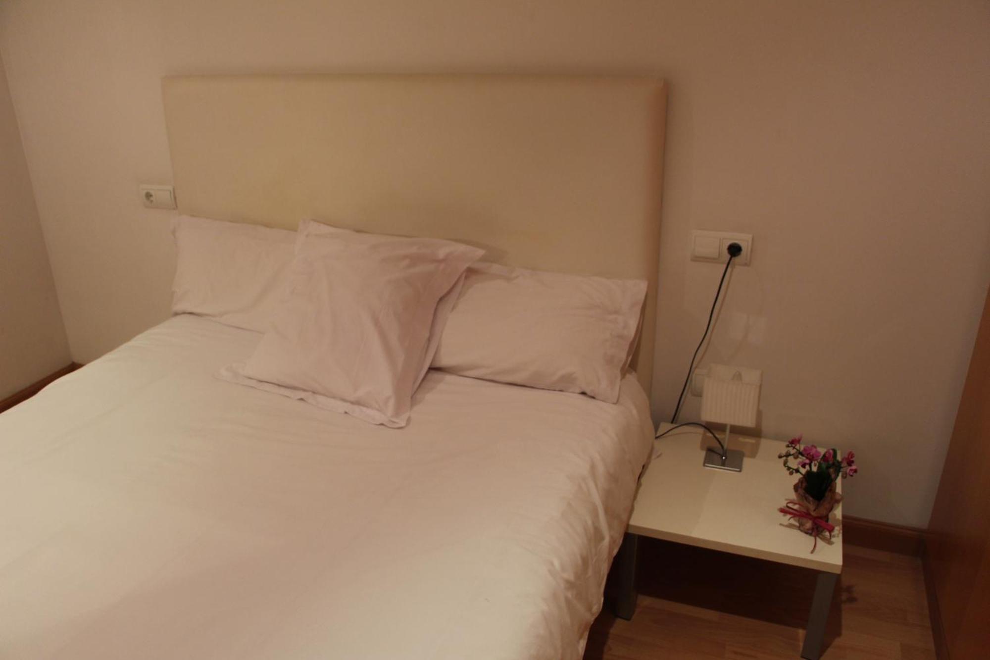 Apartamentos La Pergola Castellon Καστεγιόν δε λα Πλάνα Δωμάτιο φωτογραφία