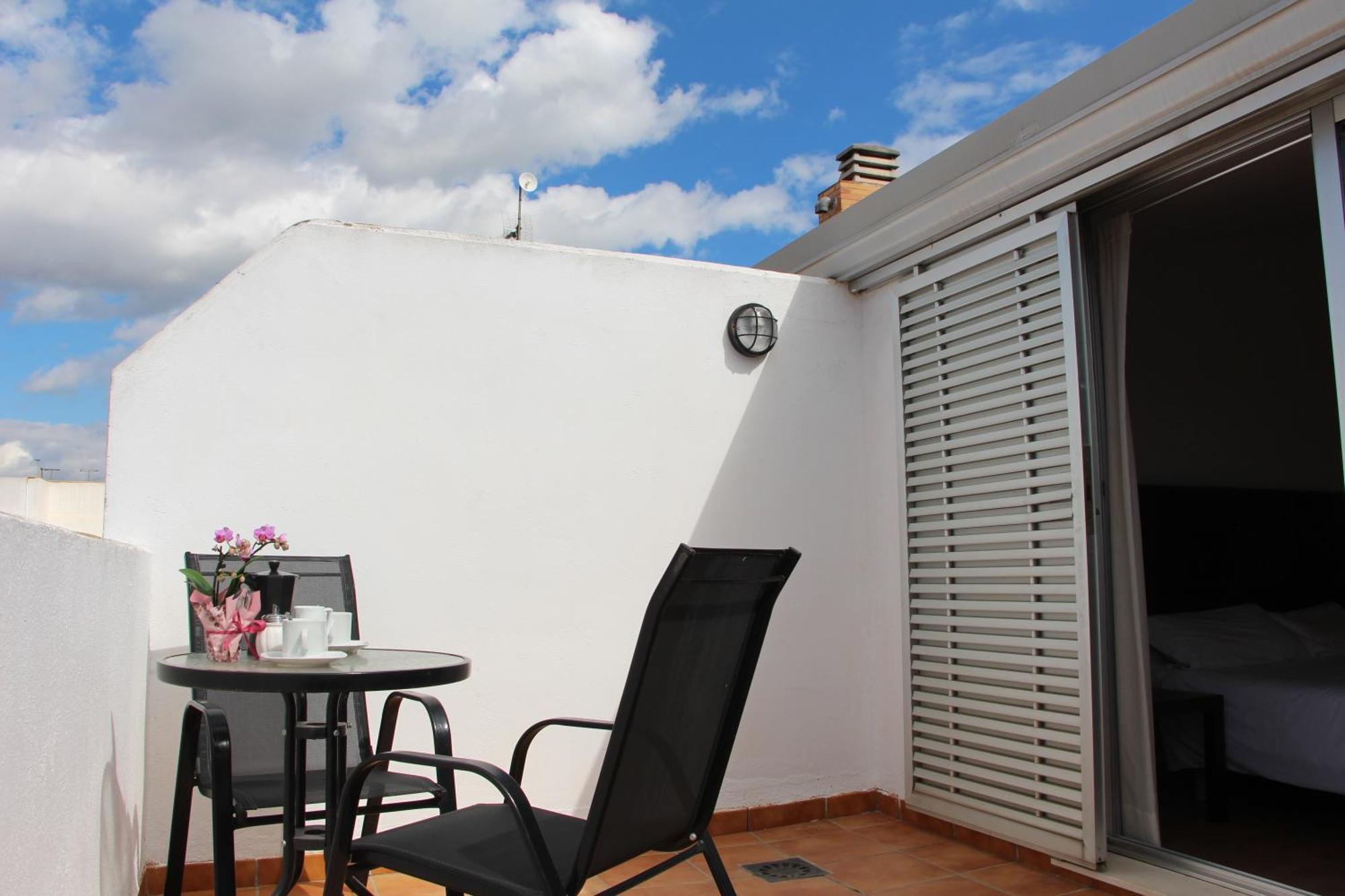 Apartamentos La Pergola Castellon Καστεγιόν δε λα Πλάνα Δωμάτιο φωτογραφία