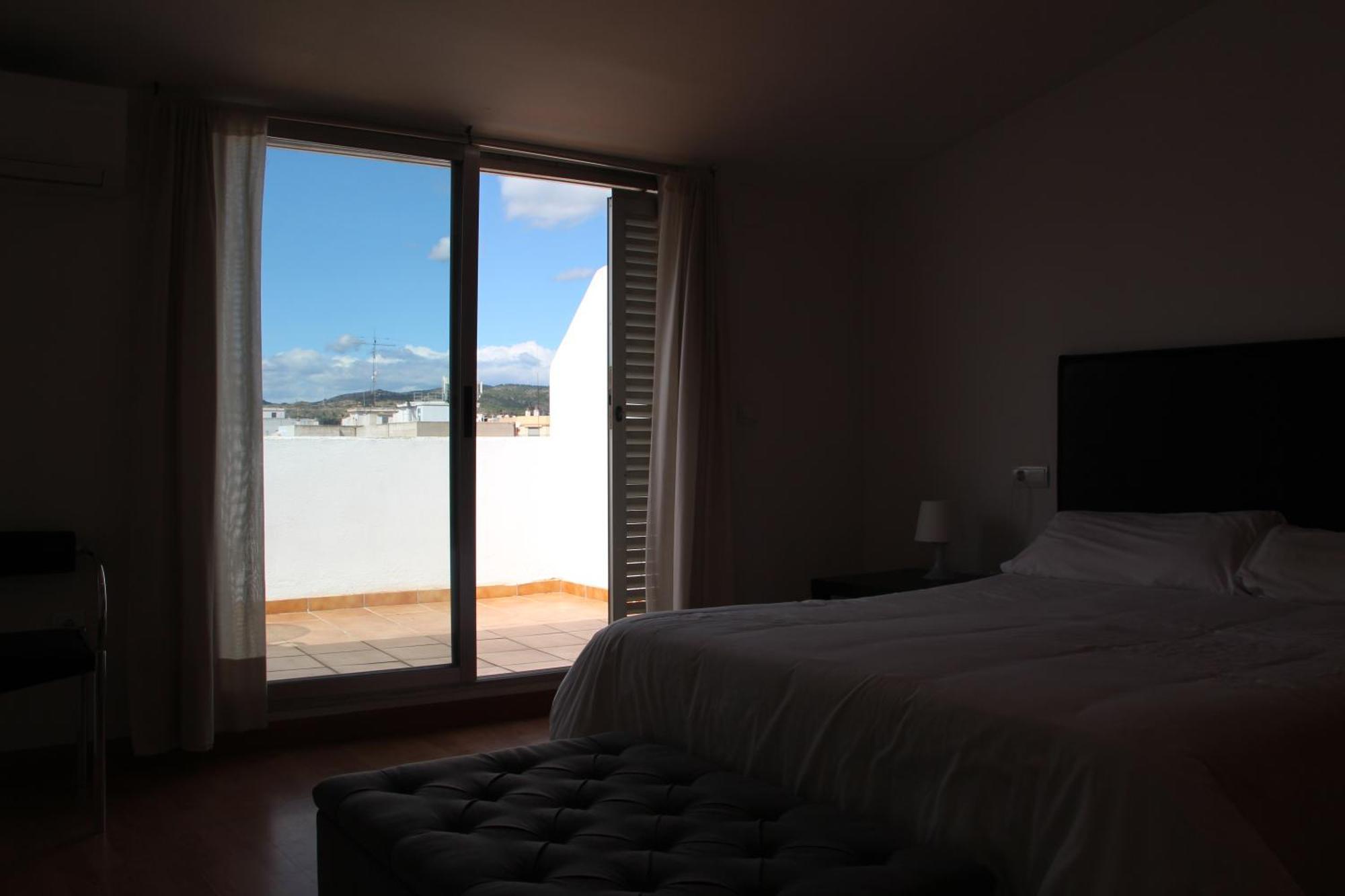Apartamentos La Pergola Castellon Καστεγιόν δε λα Πλάνα Δωμάτιο φωτογραφία